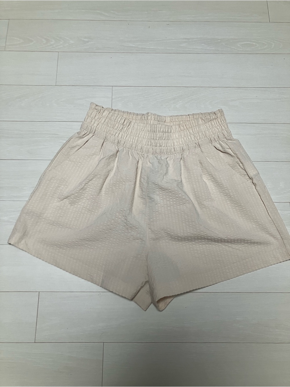 Vuori Villa women’s shorts milkweed small